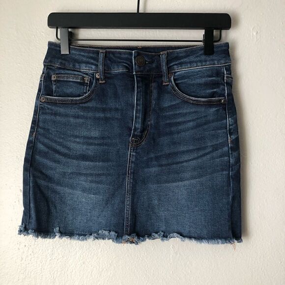 American Eagle Hi-Rise Mini denim dark Wash skirt raw cut hem size 6 - Picture 1 of 7